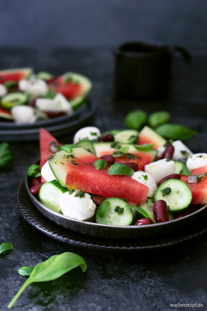 Zweierlei Melonensalat mit Kidneybohnen und Mozzarella