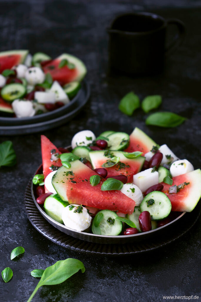 Zweierlei Melonensalat mit Kidneybohnen und Mozzarella