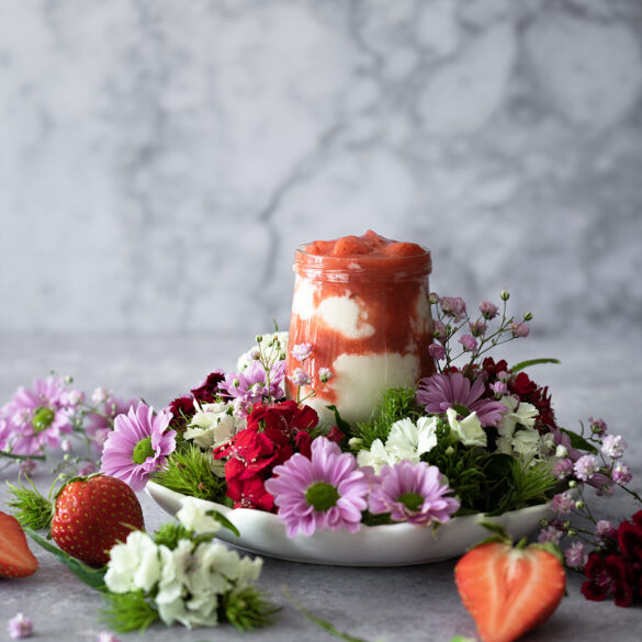 Amaretto Creme Dessert mit Erdbeeren