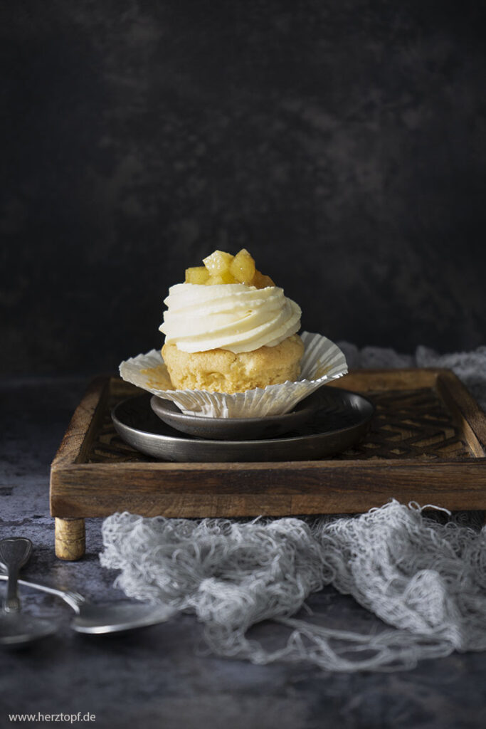 Apfel Cupcakes mit Maple Frosting und Apfel-Zimt-Kompott