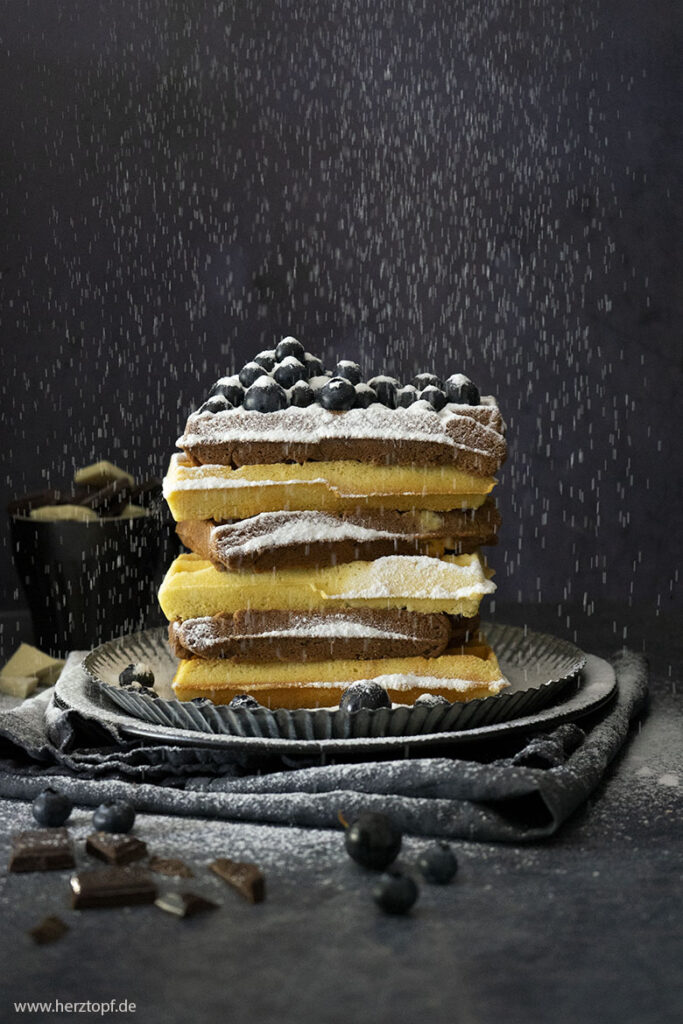 Belgische Waffeln mit Zartbitter Schokolade und weißer Schokolade