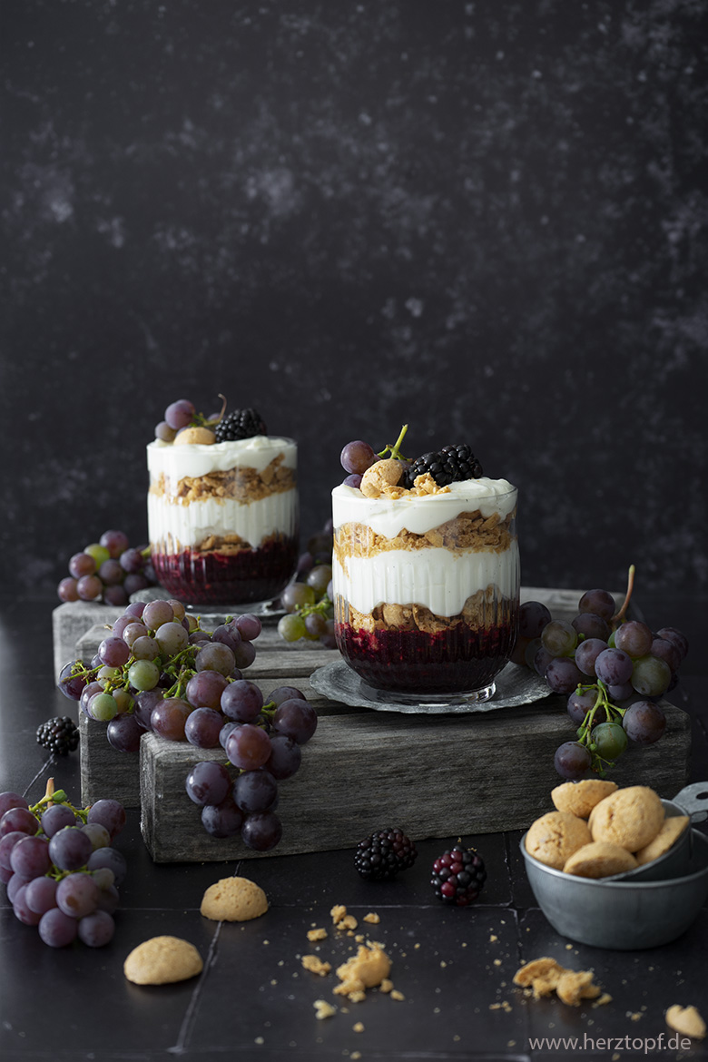 Brombeer Trauben Dessert im Glas