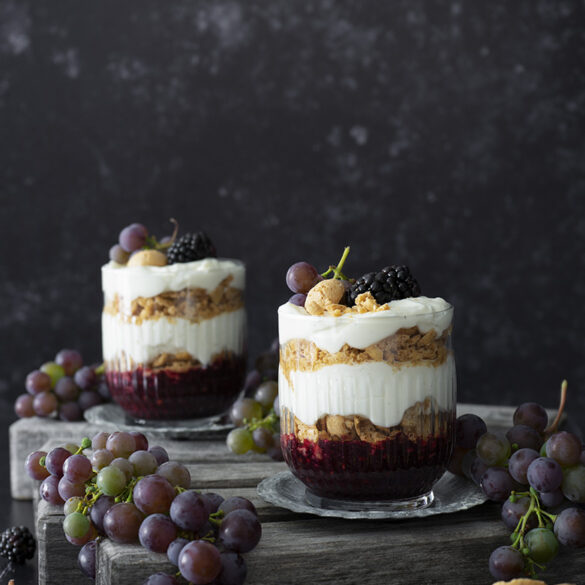 Brombeer Trauben Dessert im Glas