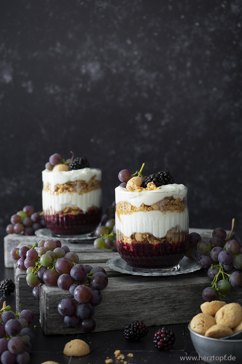 Brombeer Trauben Dessert im Glas