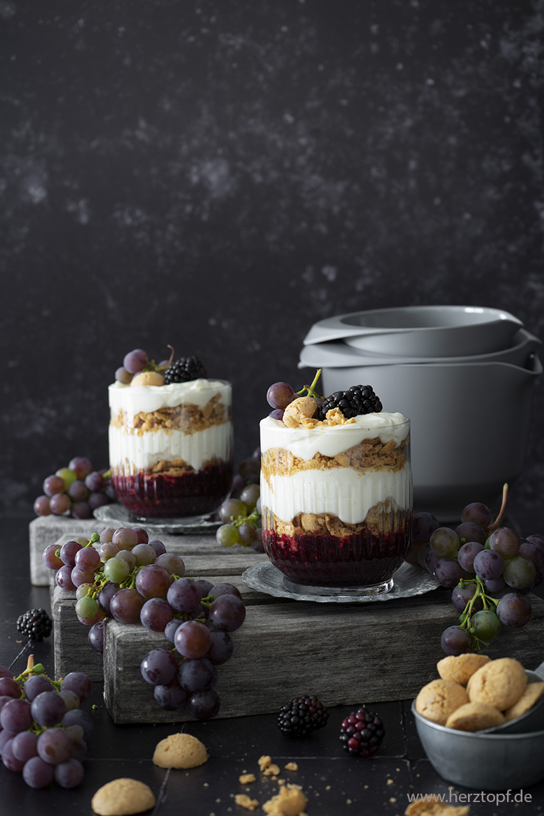 Brombeer Trauben Dessert im Glas