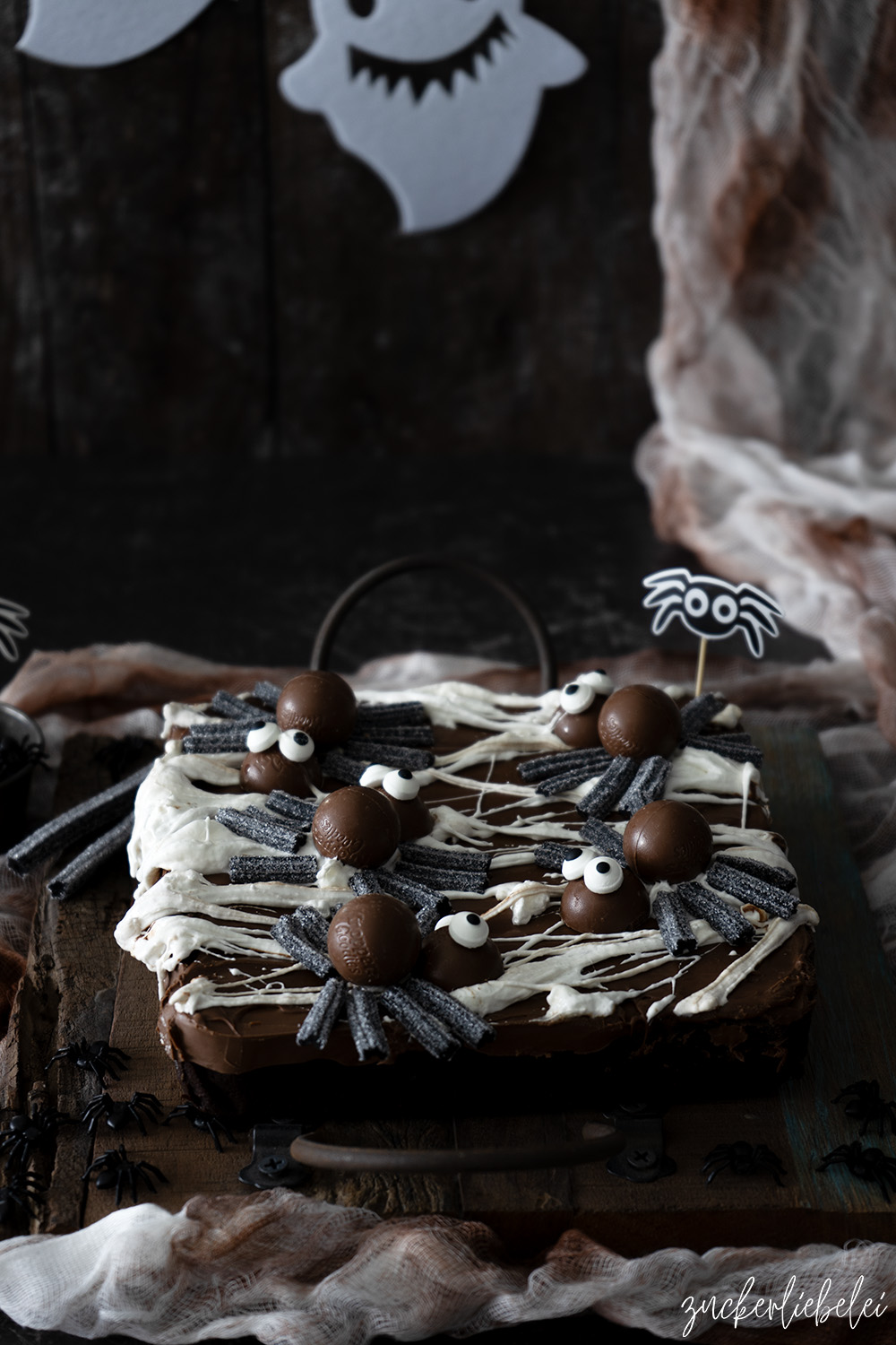 Gruselige Schokoladen Brownies mit Spinnen | Spooky Spider Brownies