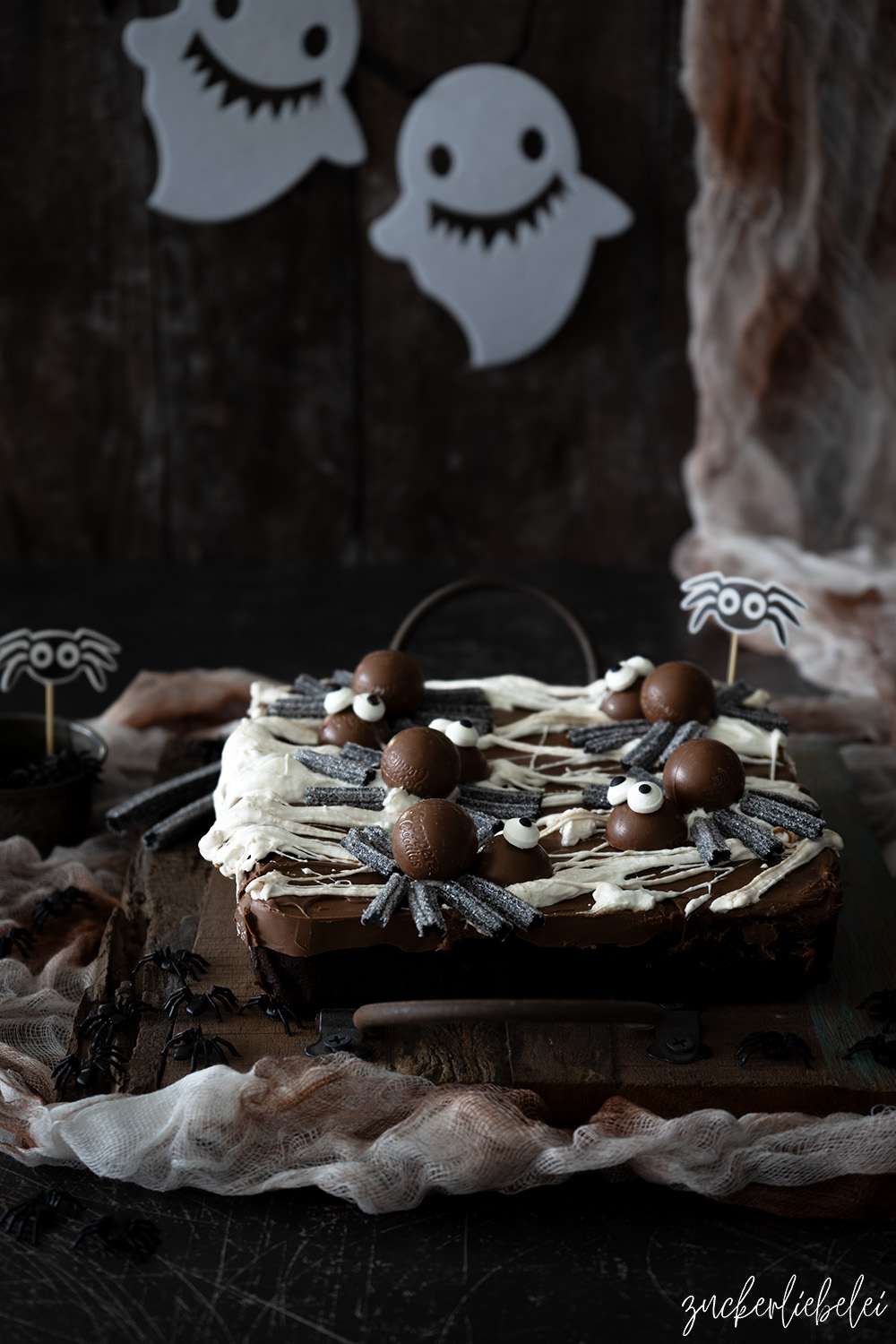 Gruselige Schokoladen Brownies mit Spinnen | Spooky Spider Brownies