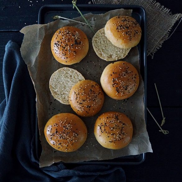 Burger Buns - Brioche Burgerbrötchen ganz einfach selber machen