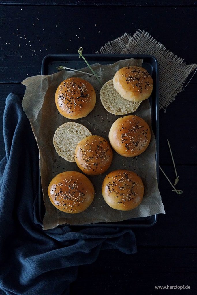 Burger Buns - Brioche Burgerbrötchen ganz einfach selber machen