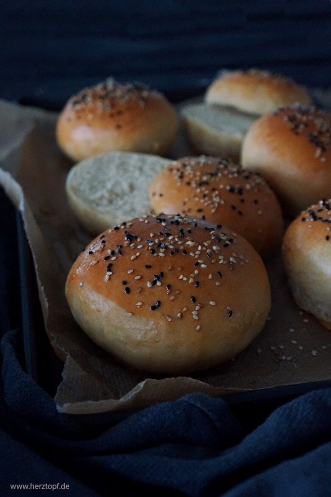 Burger Buns - Brioche Burgerbrötchen ganz einfach selber machen