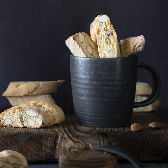 Cantuccini mit getrockneten Aprikosen und Mandeln