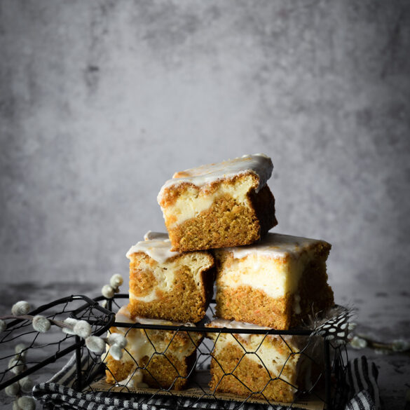 Carrot Cake Cheesecake Bars