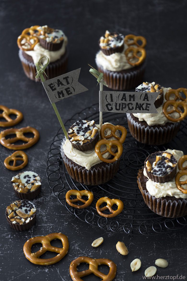 Chocolate Cupcakes mit Peanutbutter-Pretzel Frosting