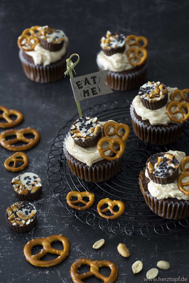 Chocolate Cupcakes mit Peanutbutter-Pretzel Frosting