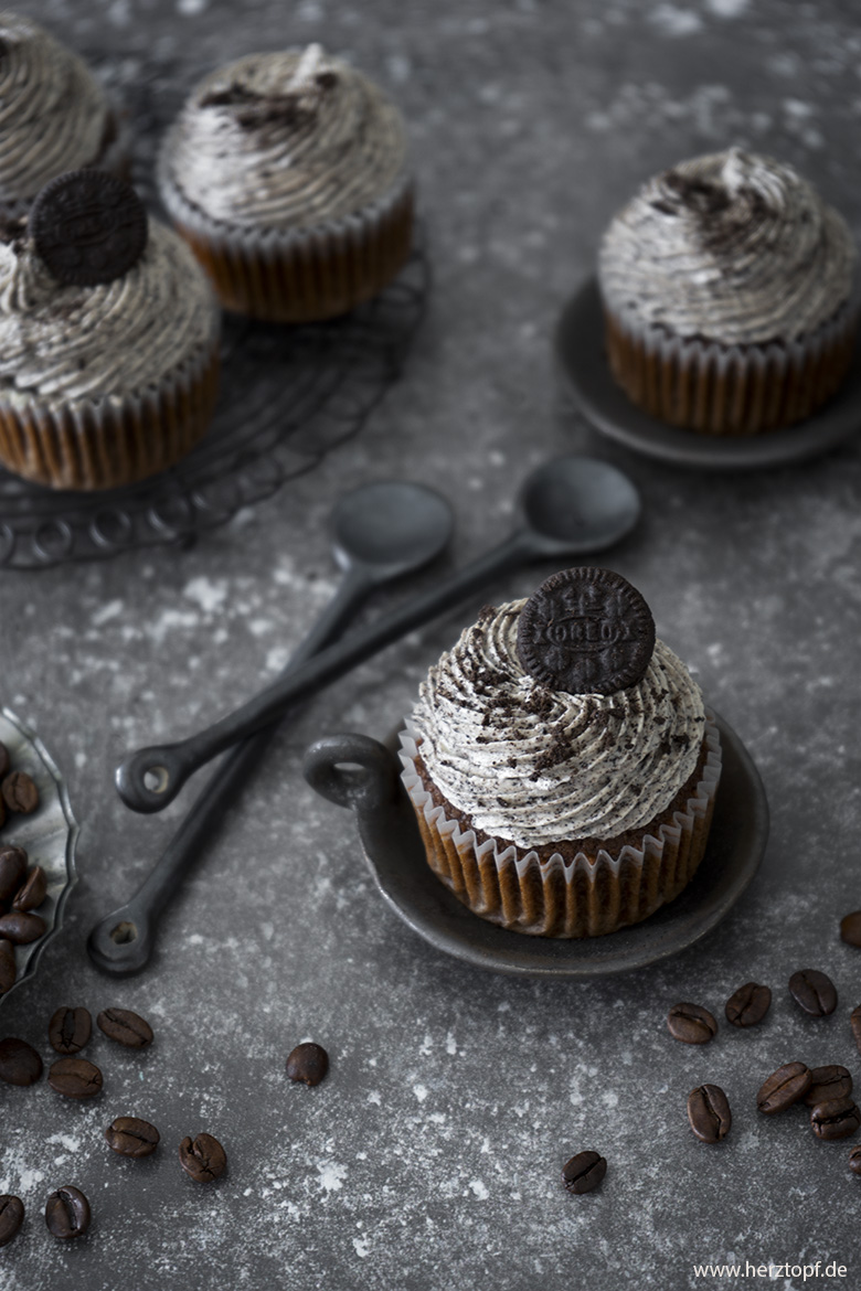 Dark Chocolate Espresso Cupcakes mit Oreo Frosting