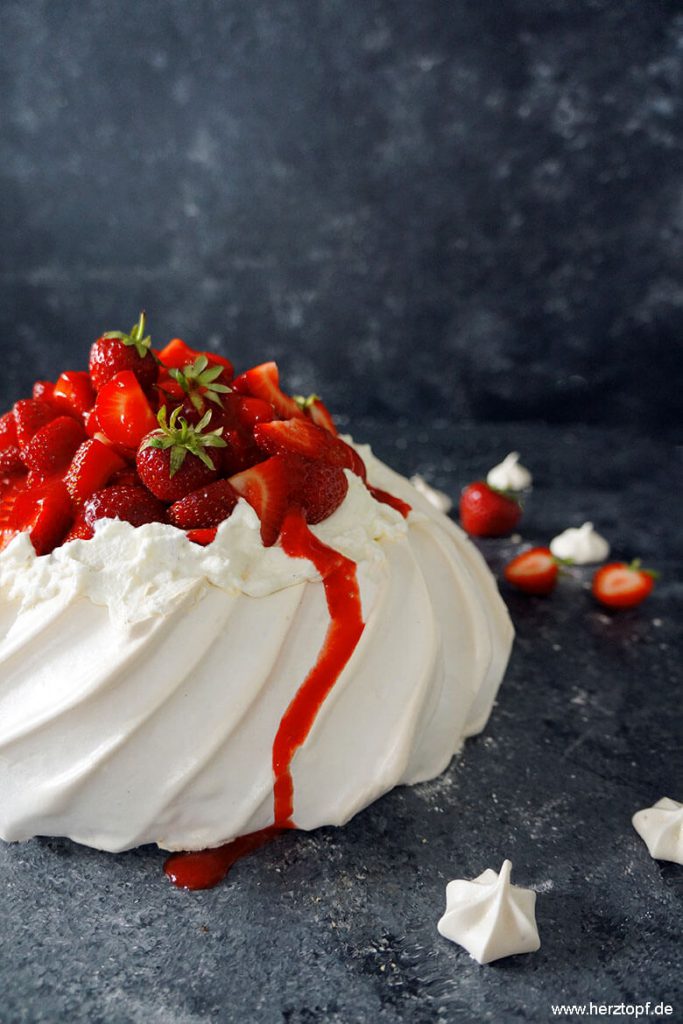 Erdbeer Pavlova mit Erdbeersauce