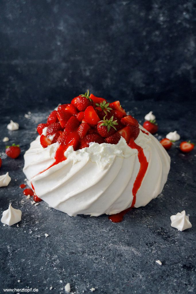 Erdbeer Pavlova mit Erdbeersauce