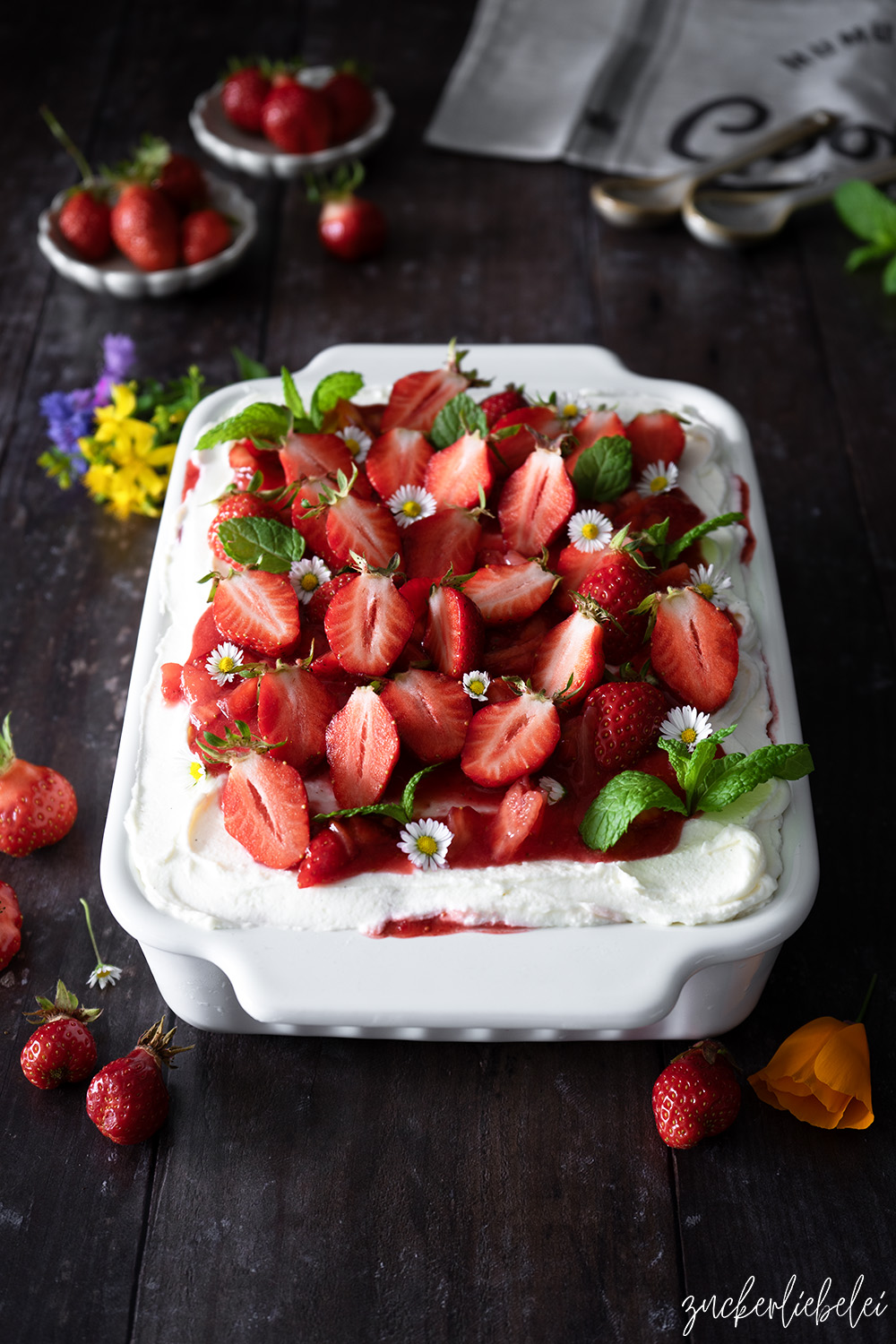 Sommerliches Erdbeer Tiramisu ohne Eier