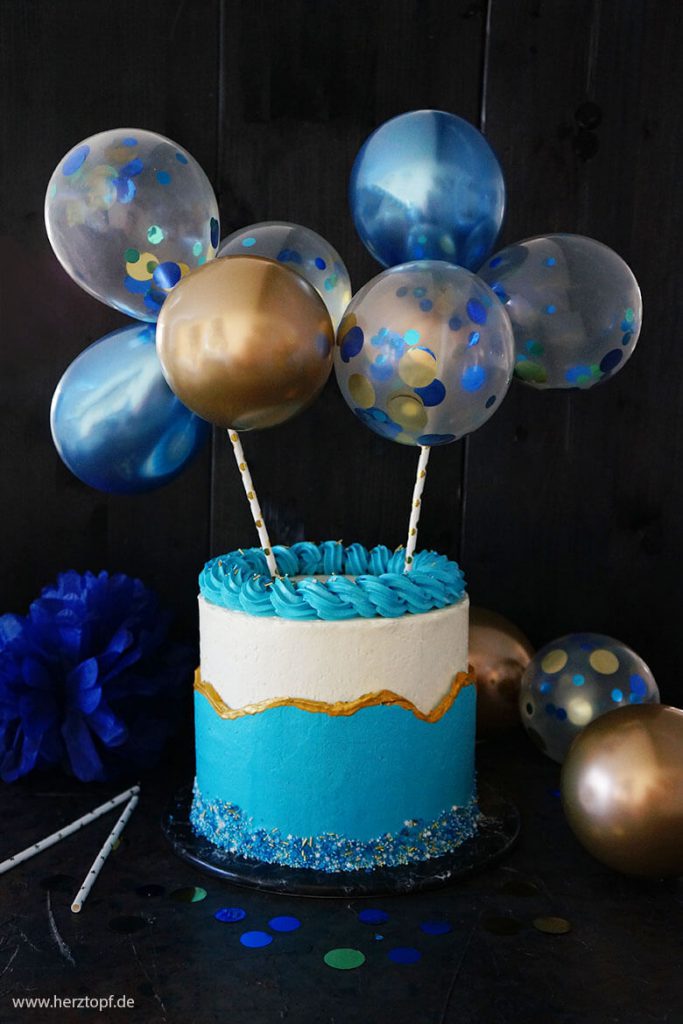 Geburtstagstorte mit Luftballons | Fault Line Cake mit Schweizer Buttercreme und Schoko-Cantuccini-Böden