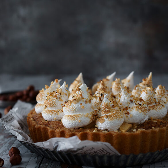 Hasselnuss Tarte mit Apfelfüllung und Baiser