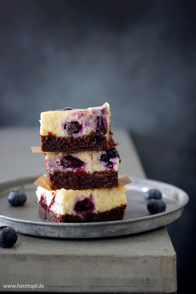 Heidelbeer Cheesecake Brownies