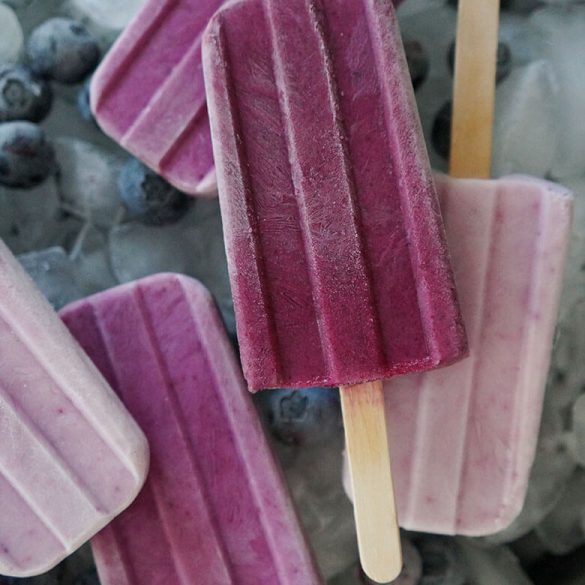 Heidelbeer Ombre Popsicles mit Joghurt