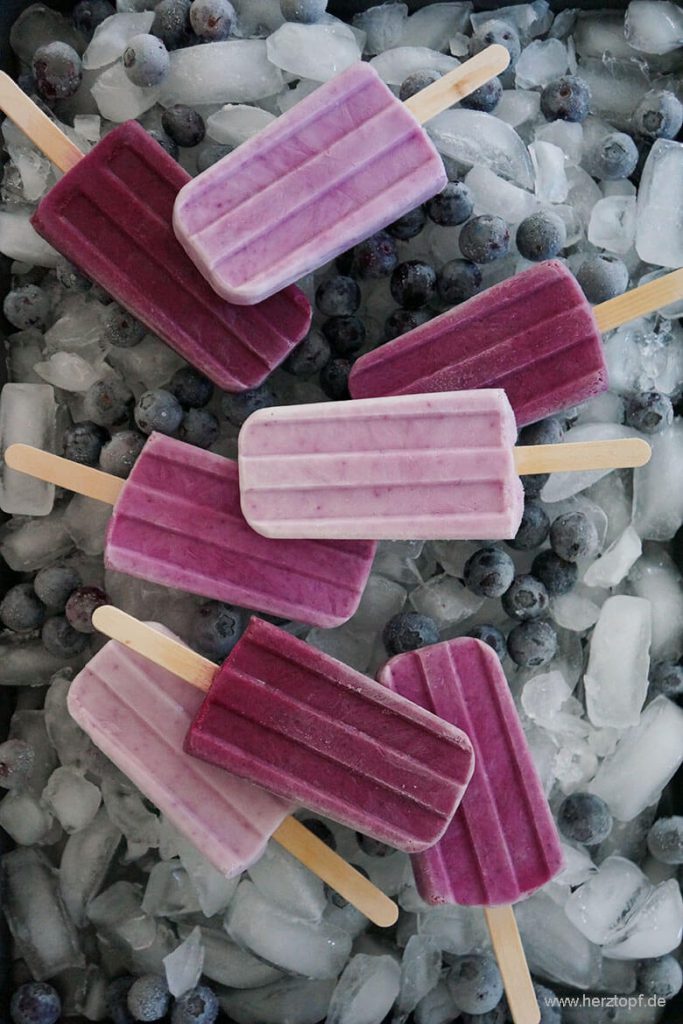 Heidelbeer Ombre Popsicles mit Joghurt