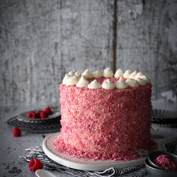 Himbeer Kokos Törtchen mit rosa Kokosflocken