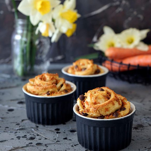 Karotten-Zimtschnecken mit Vanille-Frischkäse-Guss