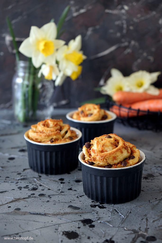 Karotten-Zimtschnecken mit Vanille-Frischkäse-Guss