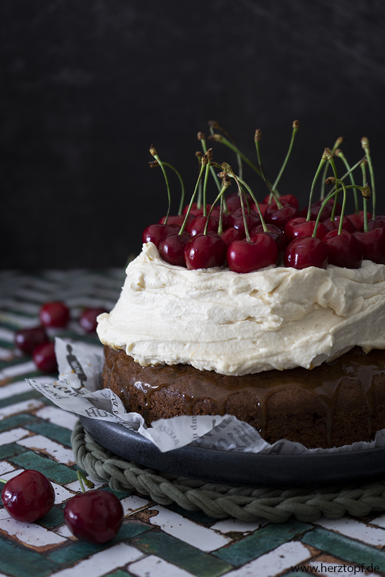 Kirsch-Mascarpone-Kuchen mit Karamellcreme