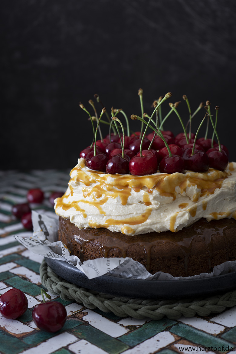 Kirsch-Mascarpone-Kuchen mit Karamellcreme