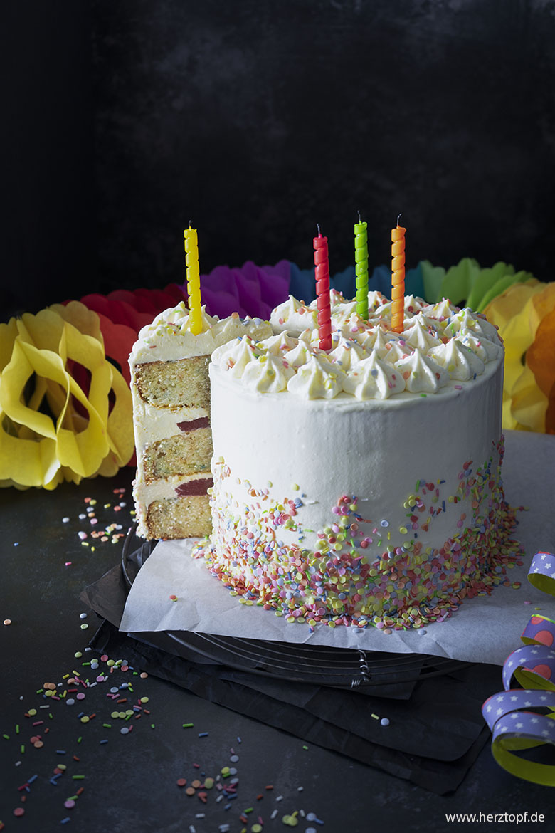 Mias Konfetti Geburtstagstorte | Funfetti Cake