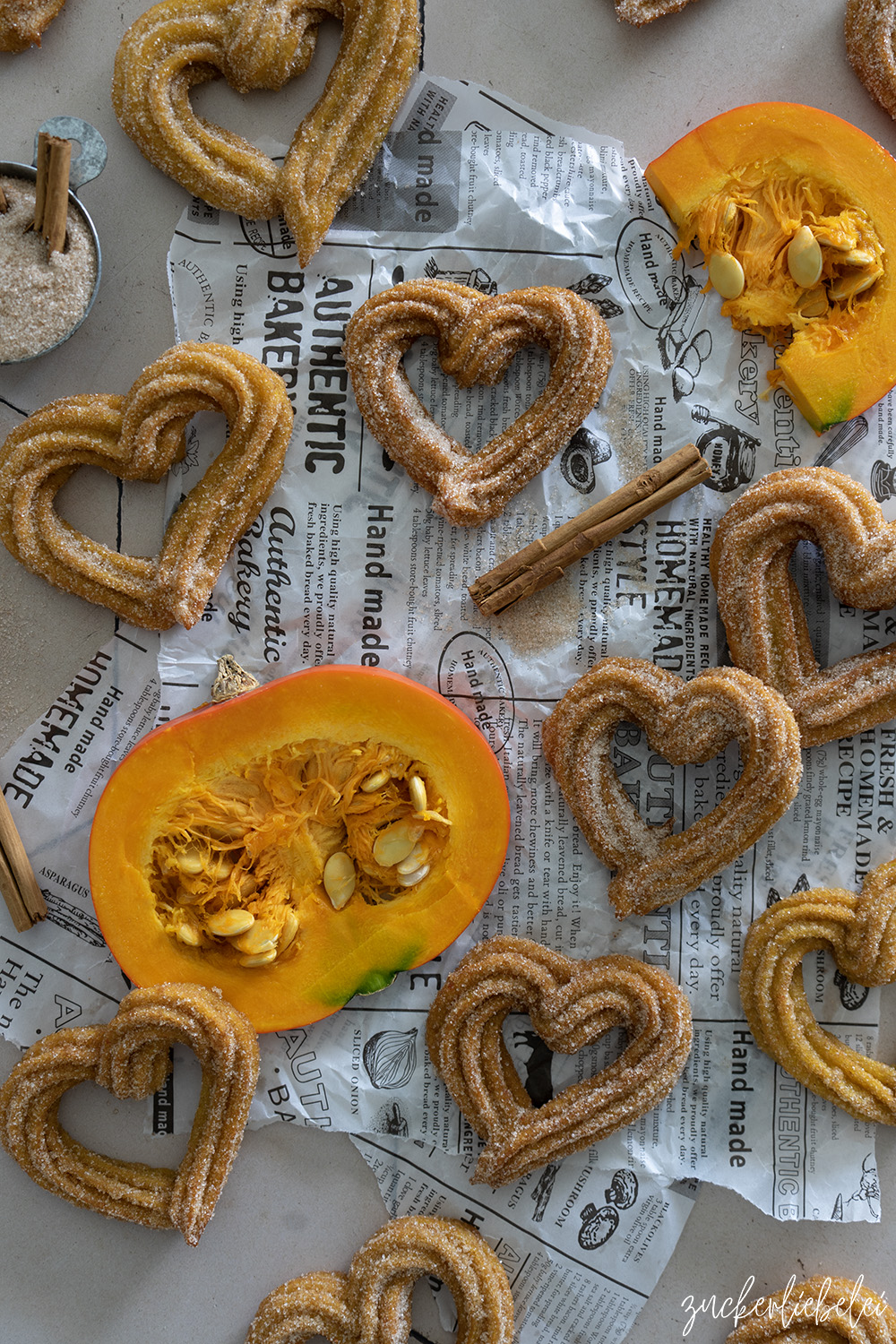 Kürbis Herzchen Churros mit Karamellsoße