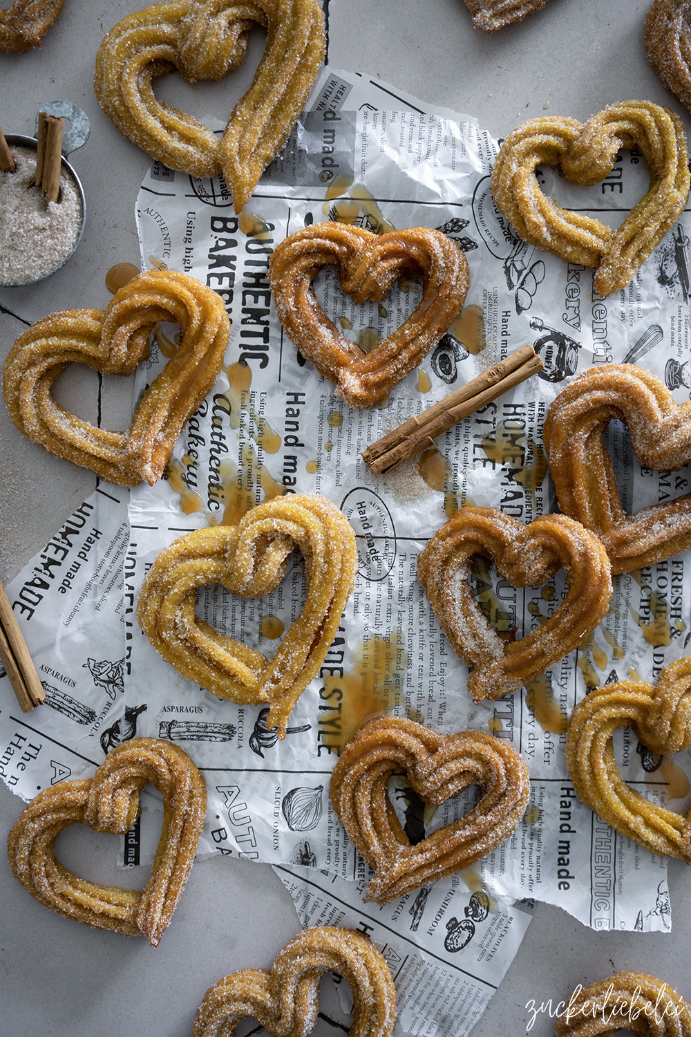 Kürbis Herzchen Churros mit Karamellsoße