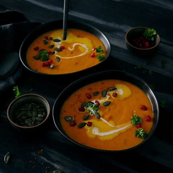 Kürbissuppe mit Mango und Kokosmilch