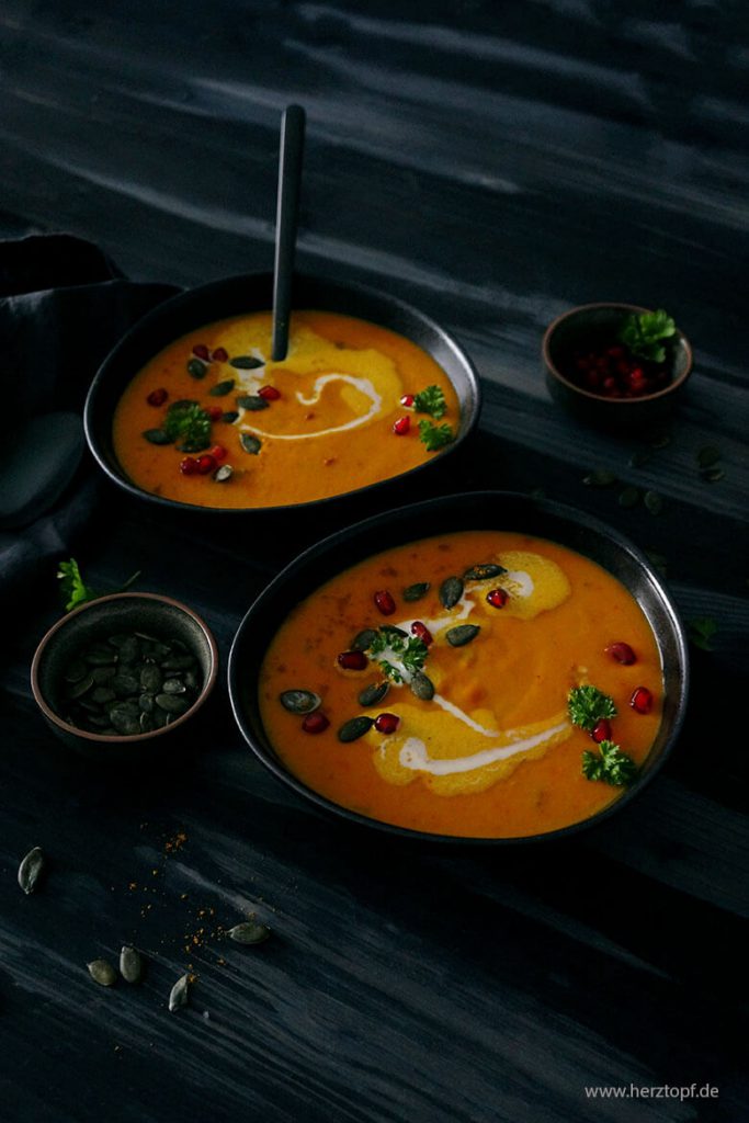 Kürbissuppe mit Mango und Kokosmilch