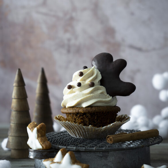 Lebkuchen Cupcakes mit Zimt Topping