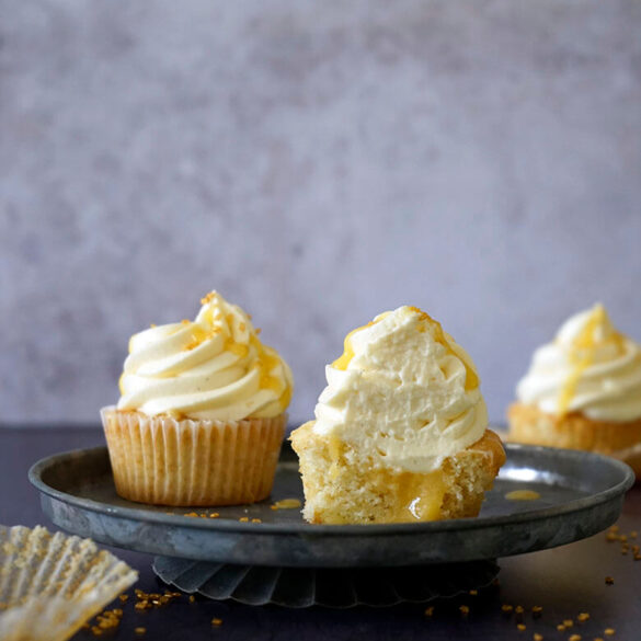 Lemon Curd Cupcakes mit flüssigem Kern