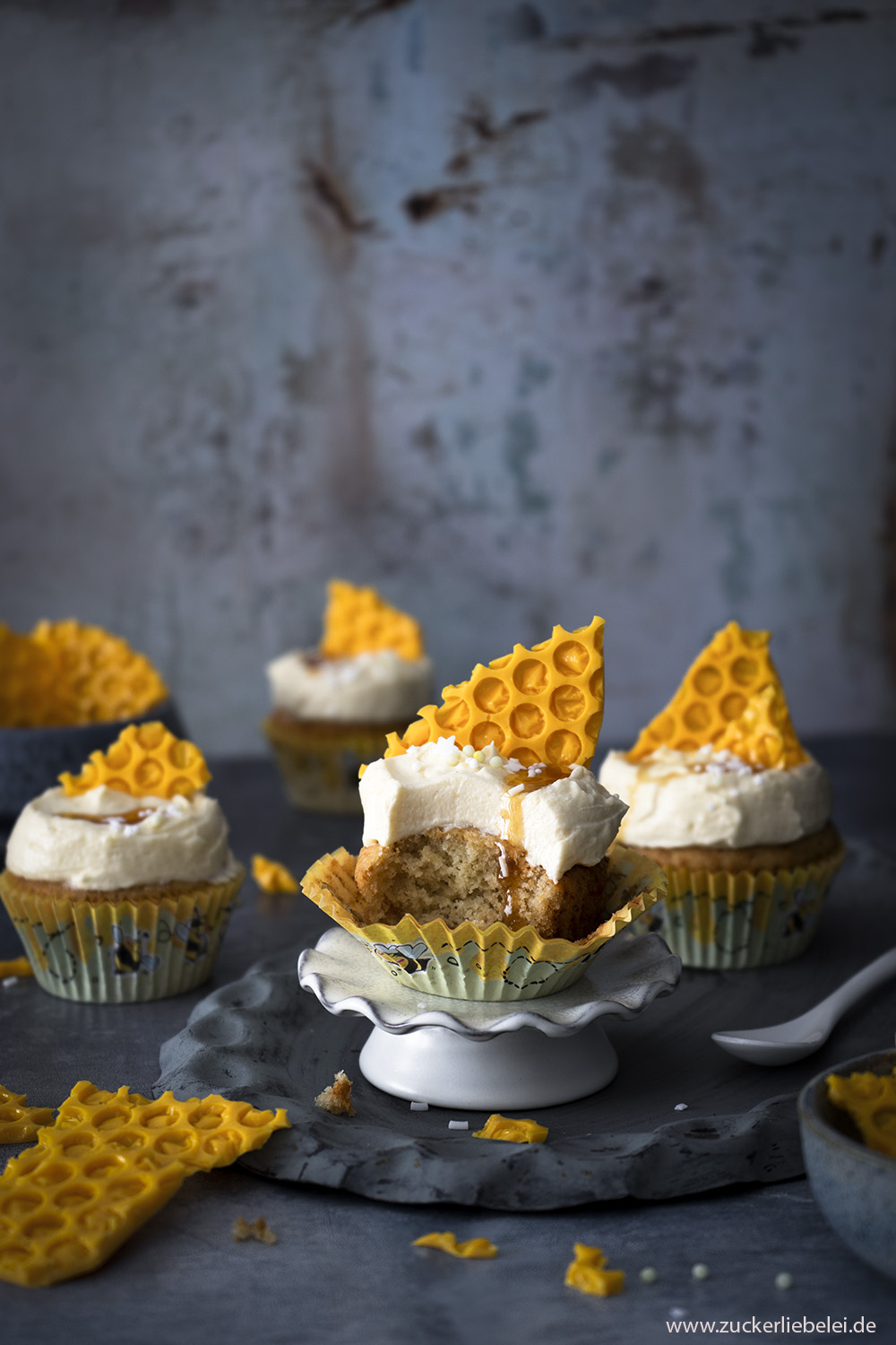 Lio's honigsüße Bienchen Cupcakes | honey bee Cupcakes