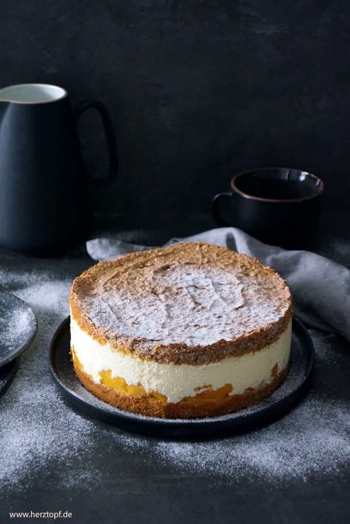 Mamas Schmandtorte mit Pfirsichen - ein altes Familienrezept