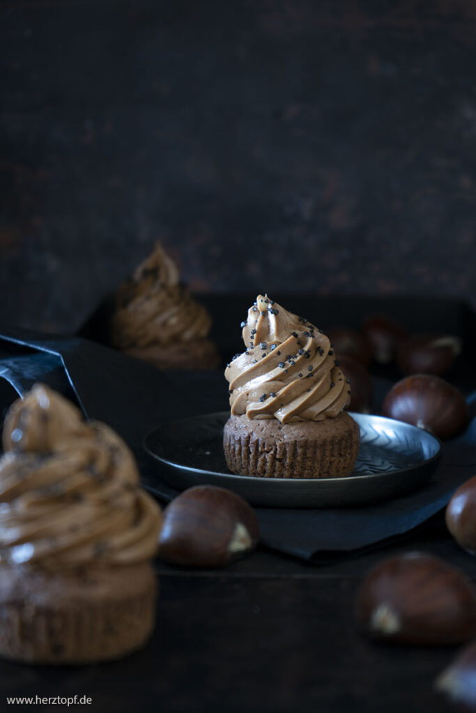 Maronen Cupcakes mit Schokoladen-Frischkäse-Topping