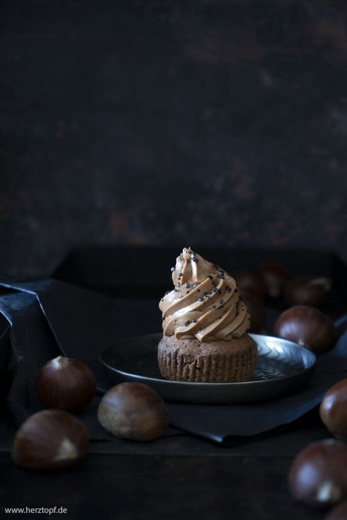 Maronen Cupcakes mit Schokoladen-Frischkäse-Topping