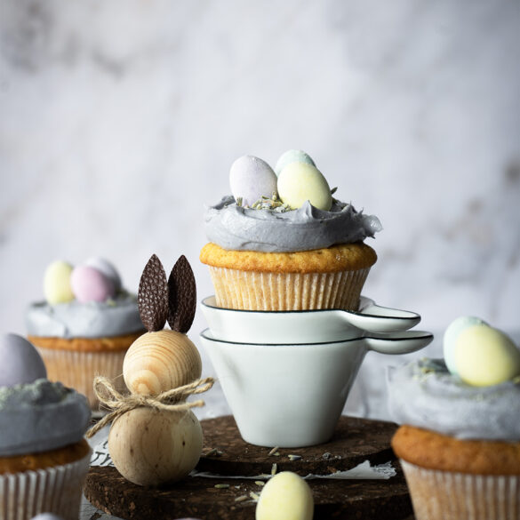 Marzipan Cupcakes mit Lavendel Creme und Lavendelzucker