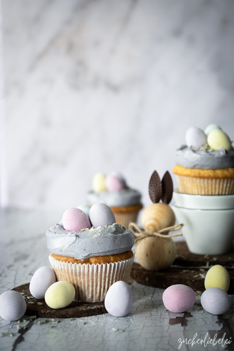 Marzipan Cupcakes mit Lavendel Creme und Lavendelzucker | zuckerliebelei