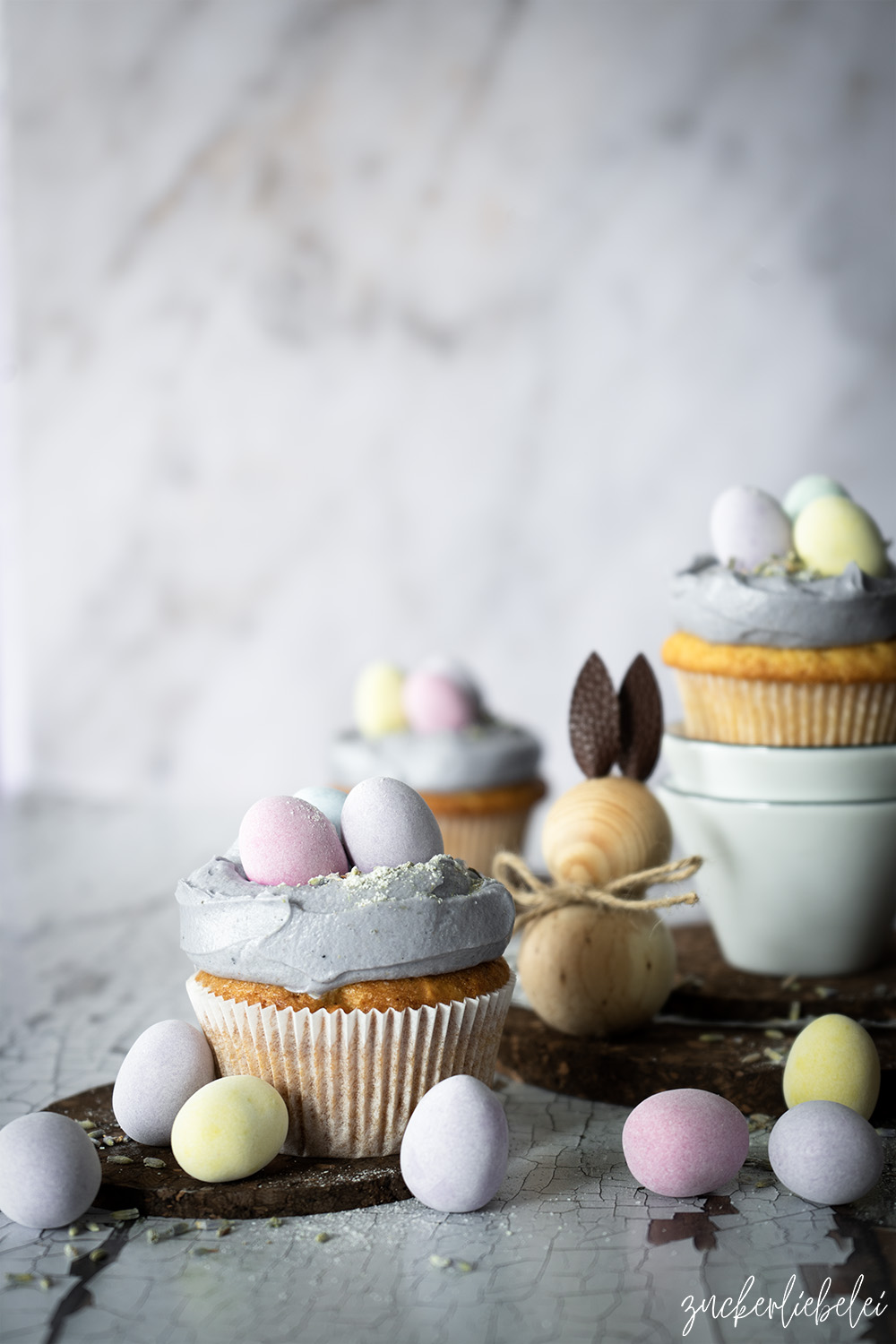 Marzipan Cupcakes mit Lavendel Creme und Lavendelzucker