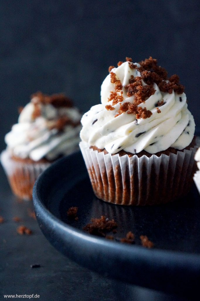 Maulwurf Cupcakes mit Bananenfüllung und Schokoladen-Streusel-Creme (Werbung unbezahlt)