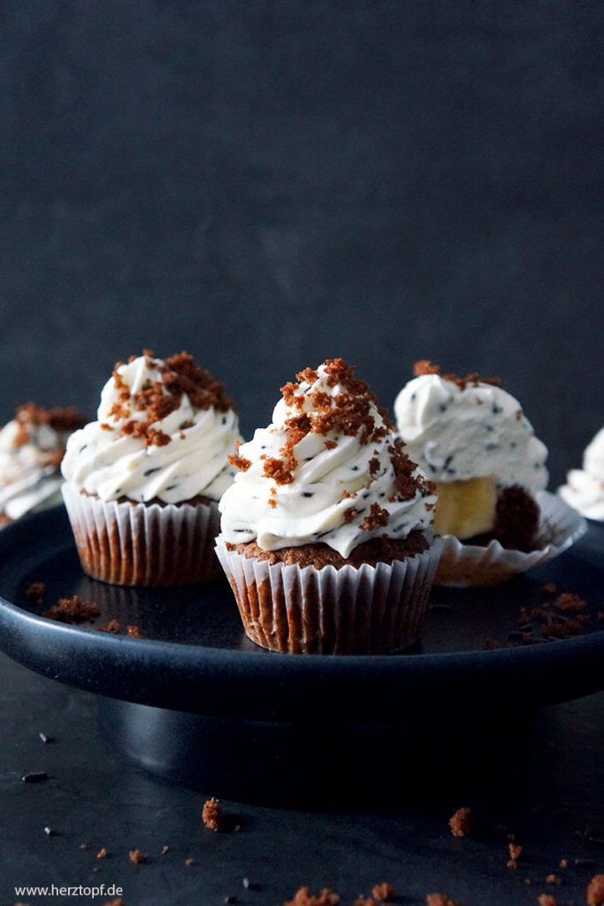 Maulwurf Cupcakes mit Bananenfüllung und Schokoladen-Streusel-Creme (Werbung unbezahlt)