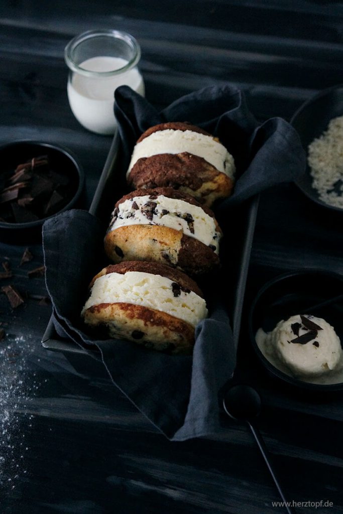 Milchreis Eis Sandwiches mit Reismehl und Schokolade
