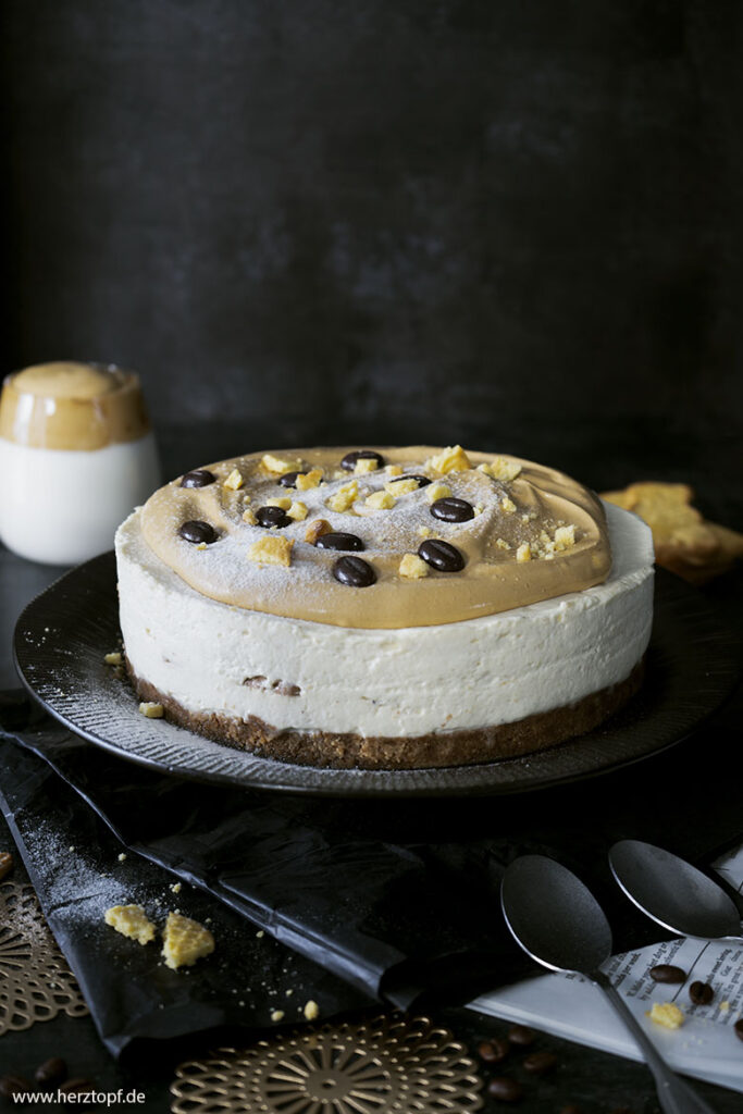 No Bake Dalgona Coffee Cheesecake mit Spekulatiusboden